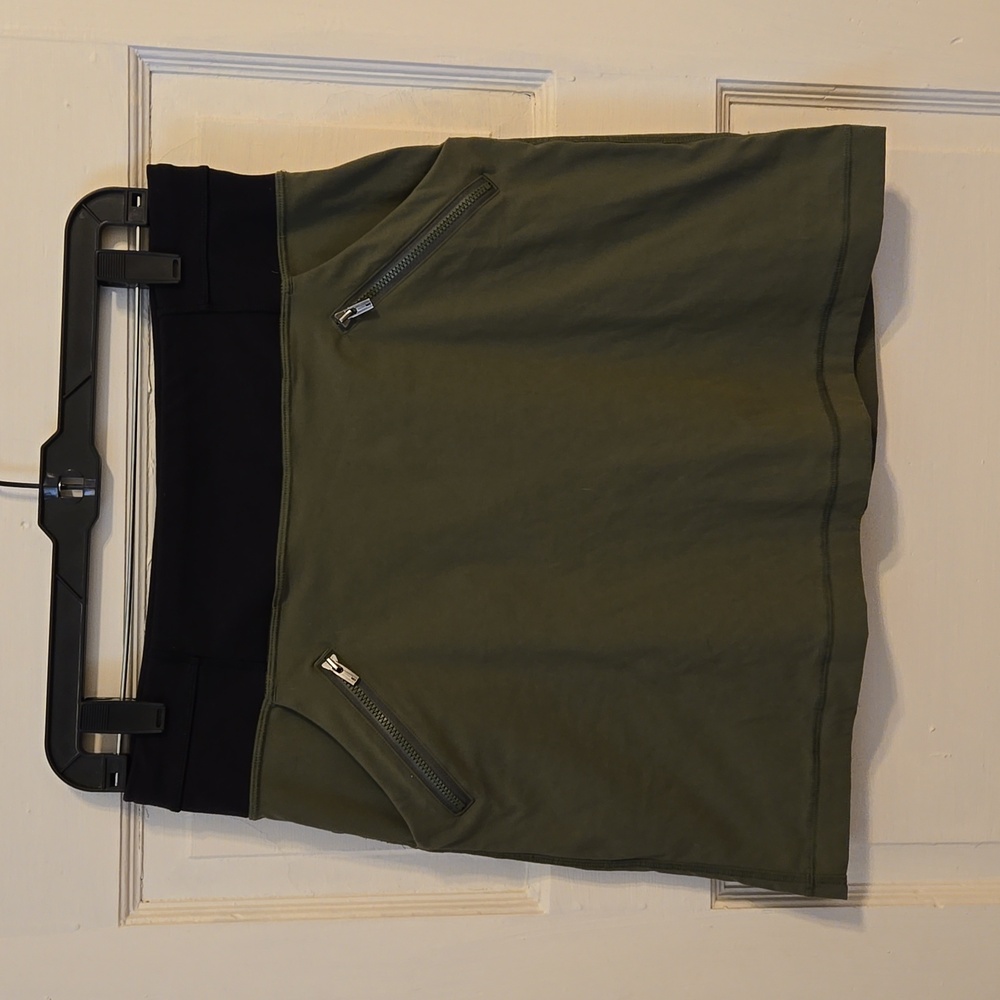 Lucy green Do Everything skirt size small